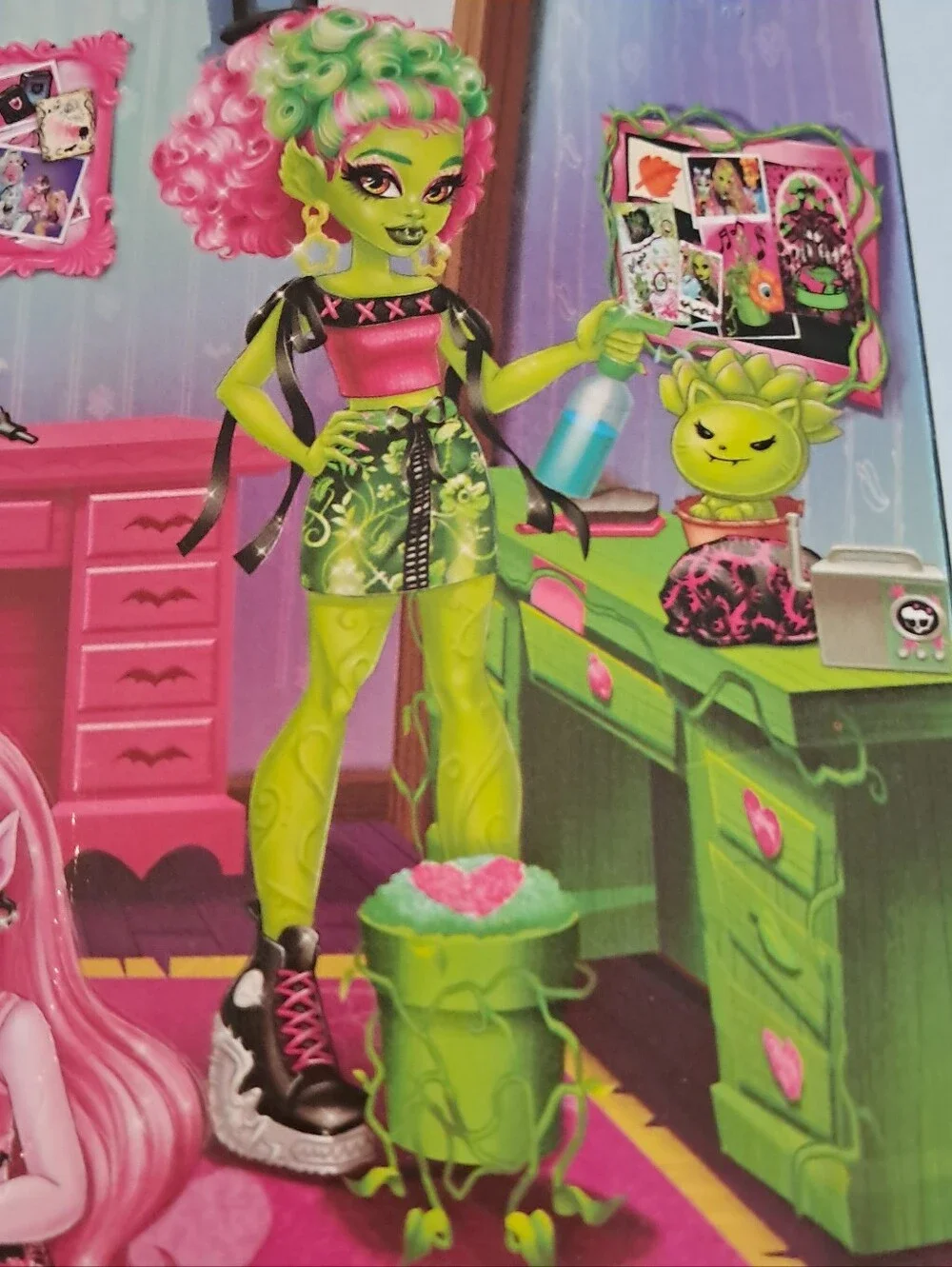 Monster High Venus FlyTrap Self-Scare Secrets, NIB, Pink and Green